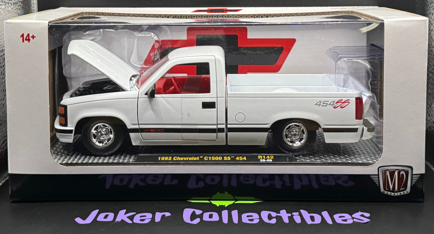 M2 Machines 1:24 Scale White 1993 Chevrolet C1500 SS 454 R142 26-09