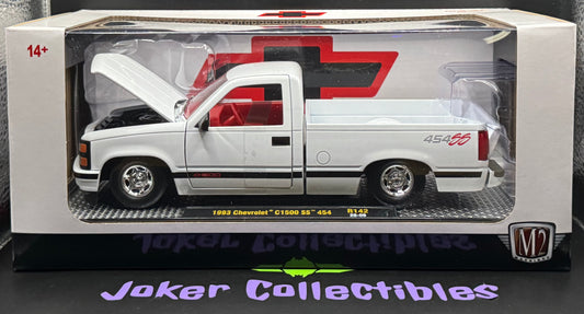 M2 Machines 1:24 Scale White 1993 Chevrolet C1500 SS 454 R142 26-09