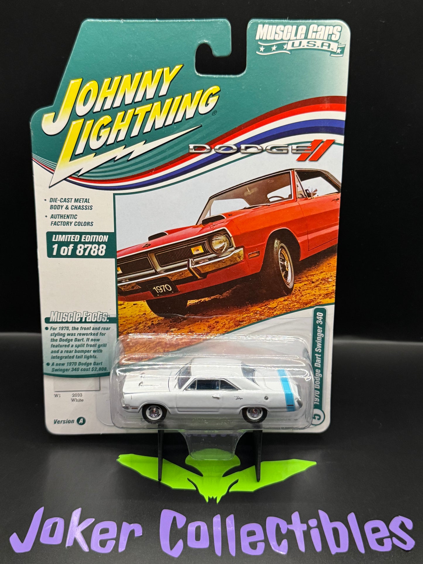 Johnny Lightning Muscle Cars U.S.A. 1970 Dodge Dart Swinger 340 White # 5
