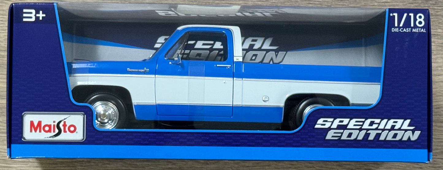Maisto 1:18 Scale Blue & White 1974 Chevrolet C10 Cheyenne Super