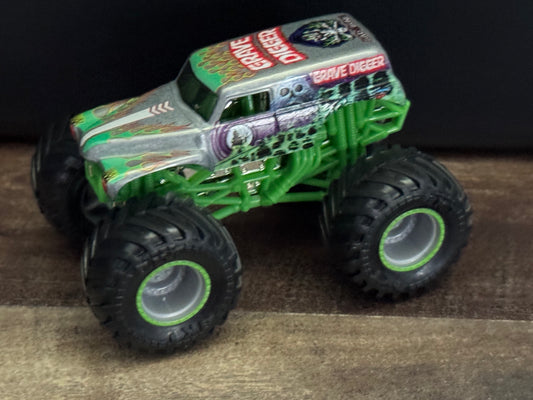 Spin Master Monster Jam 2019 Series 3 Grave Digger Silver Arena Favorites New Blister Pull
