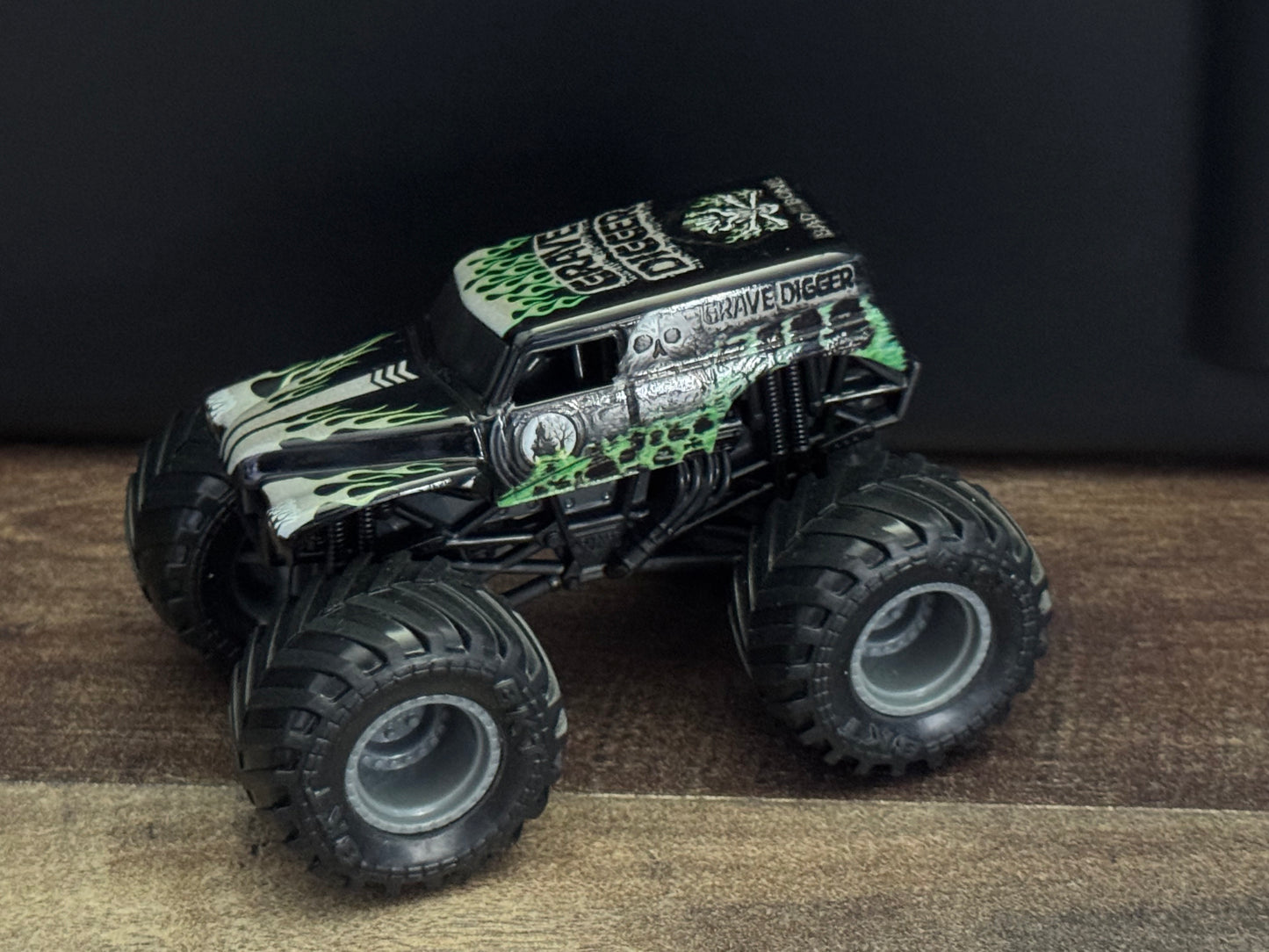 Spin Master Monster Jam 2019 Series 4 Grave Digger Over Cast New Blister Pull