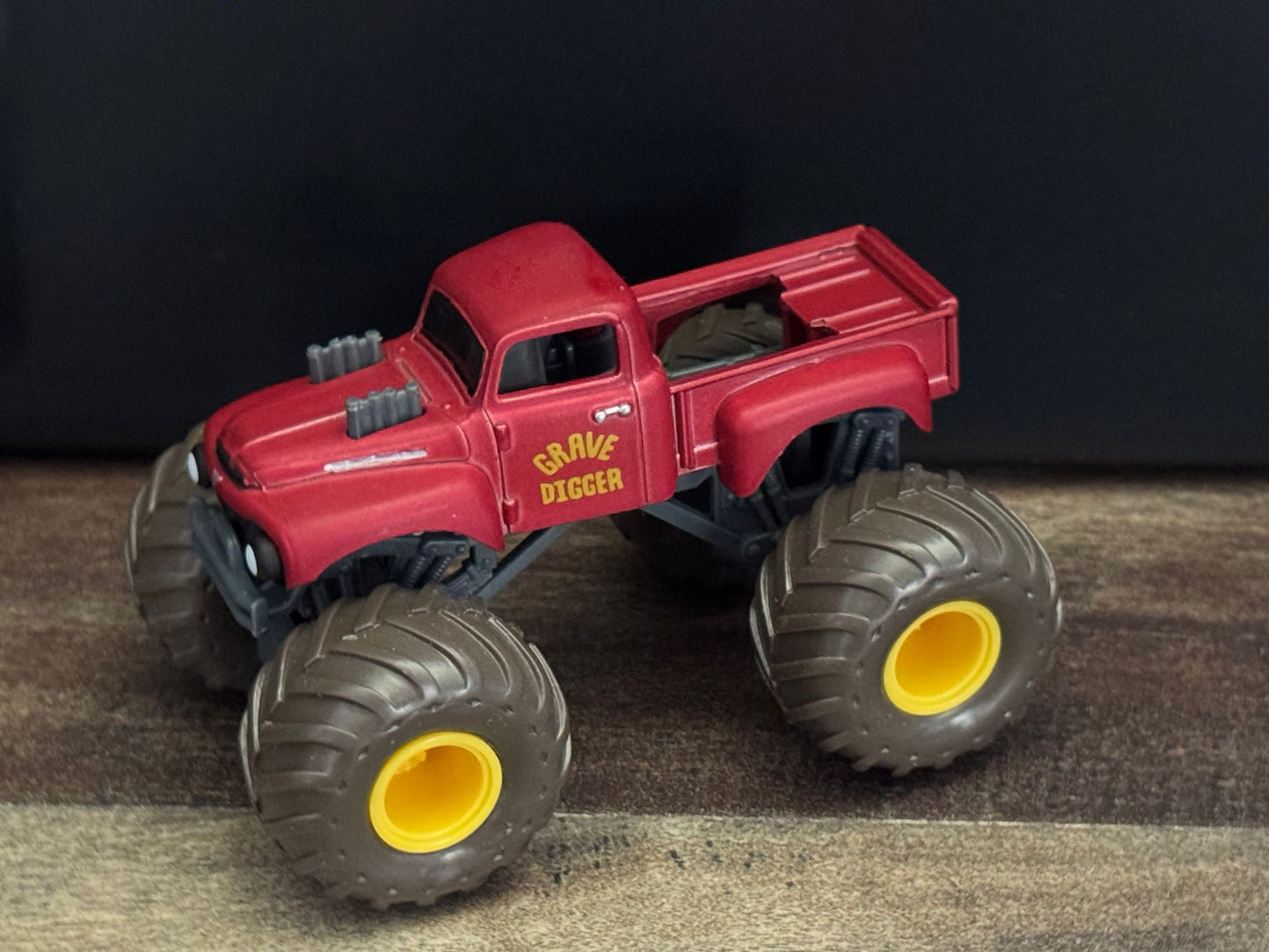 Spin Master Monster Jam 2022 Series 23 Grave Digger Red Primer Retro Rebels New Blister Pull