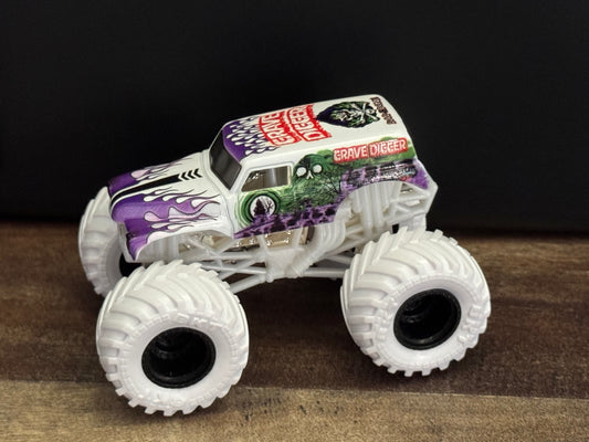 Spin Master Monster Jam 2019 Series 8 Grave Digger Inverse Trucks No Passenger Door New Blister Pull