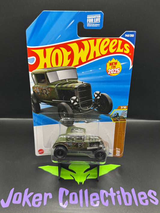 Hot Wheels 2025 Green Ford Model A Custom '31 140/250 Dirt 7/10 N Case