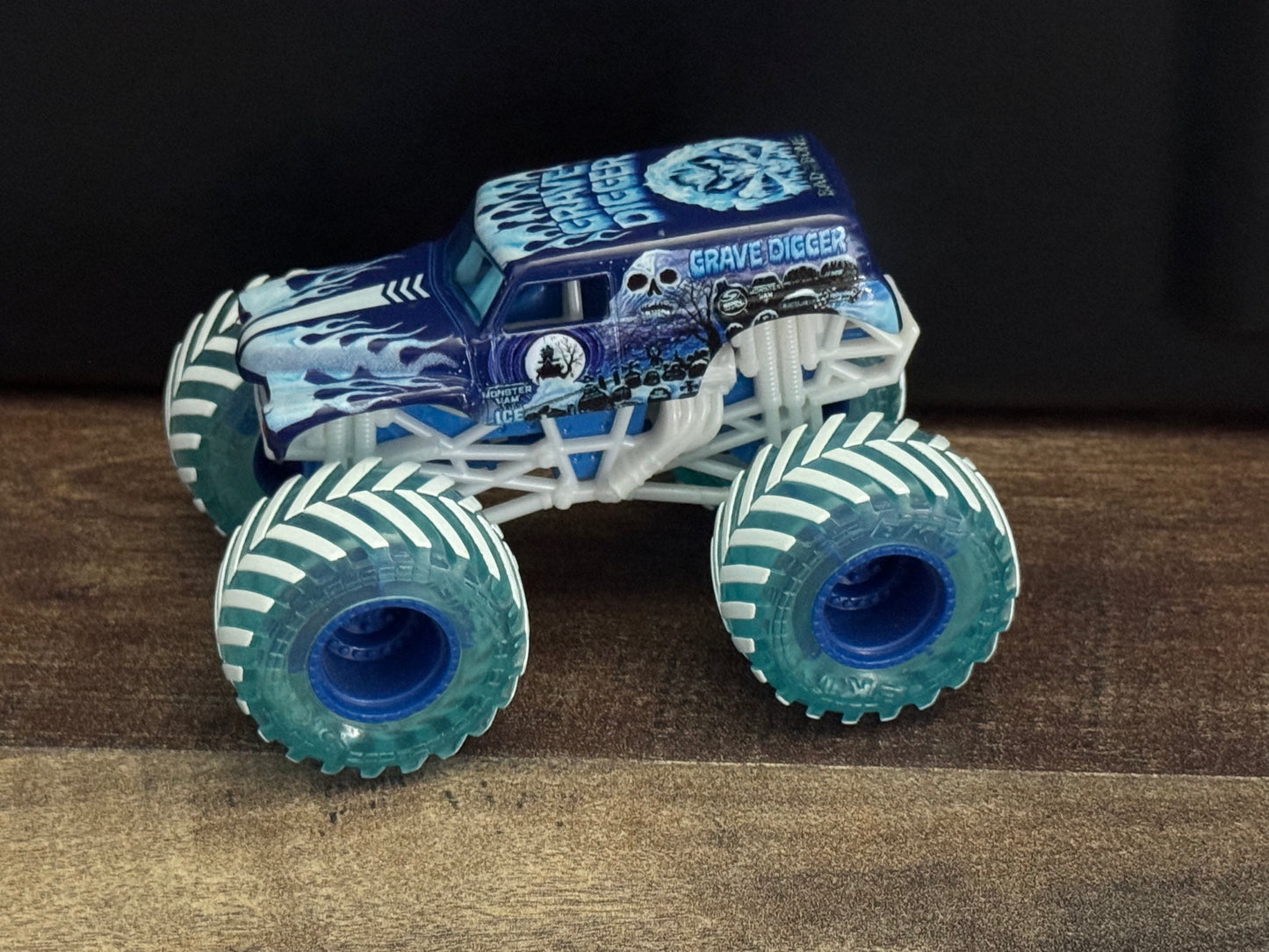 Spin Master Monster Jam 2019 Fire & Ice Series 2 Grave Digger Ice New Blister Pull