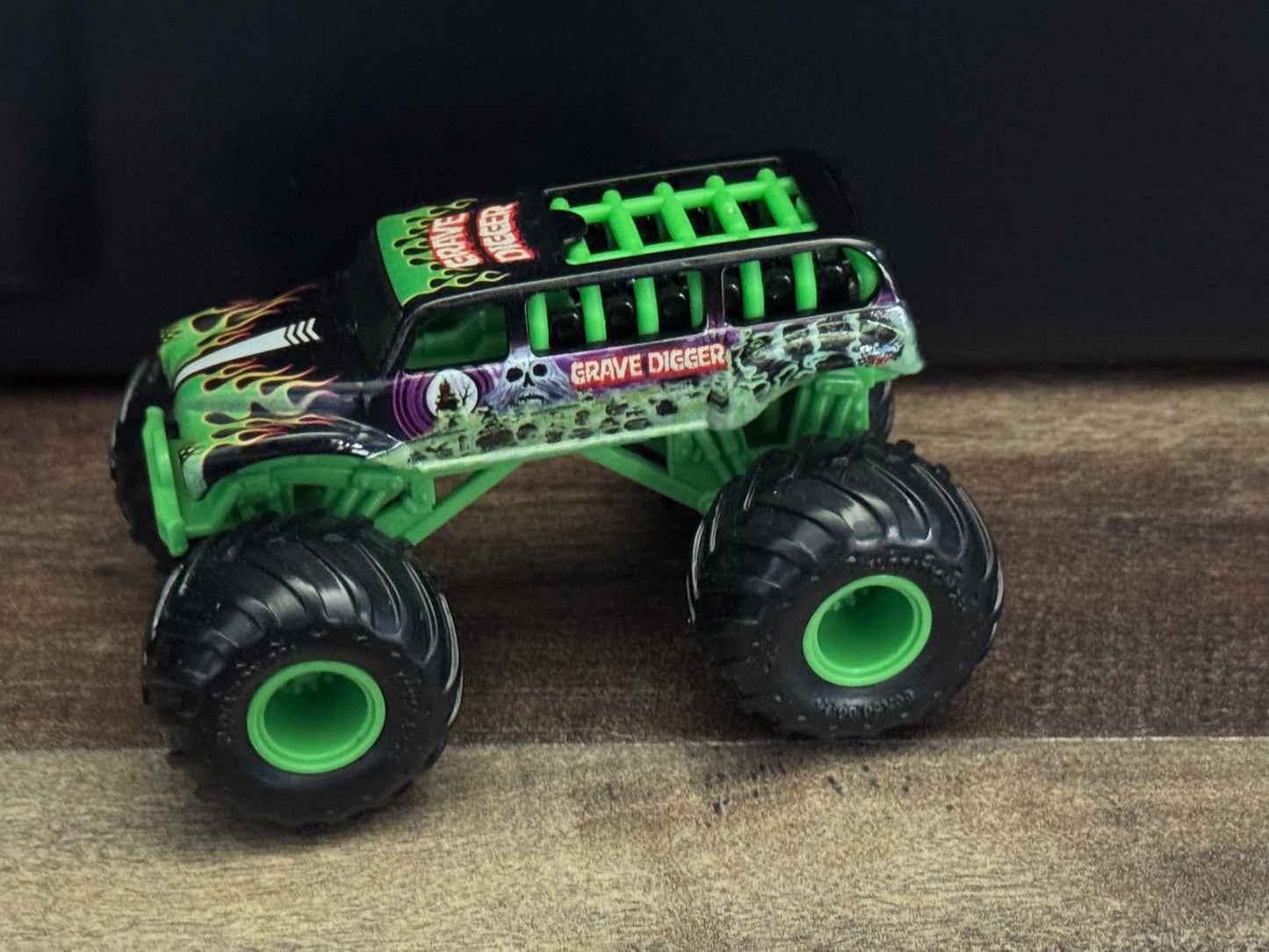 Spin Master Monster Jam 2020 Series 10 Grave Digger Ride Trucks Chase New Blister Pull