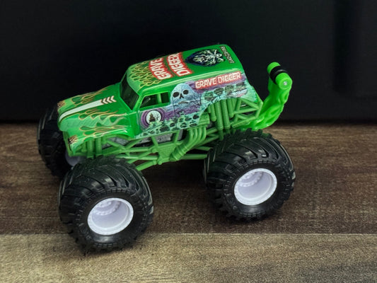 Spin Master Monster Jam 2021 Series 27 Grave Digger Shear Madness Opaque New Blister Pull