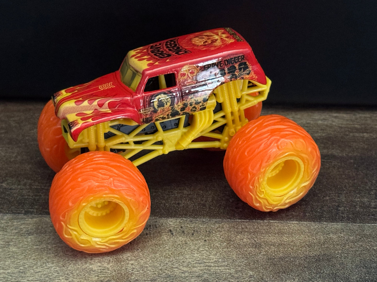 Spin Master Monster Jam 2024 Series 1 Double Pack Fire & Ice Grave Digger Fire New Blister Pull