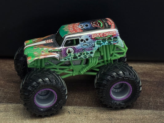 Spin Master Monster Jam 2022 Series 26 Grave Digger 25th Anniversary Chrome World Finals New Blister Pull