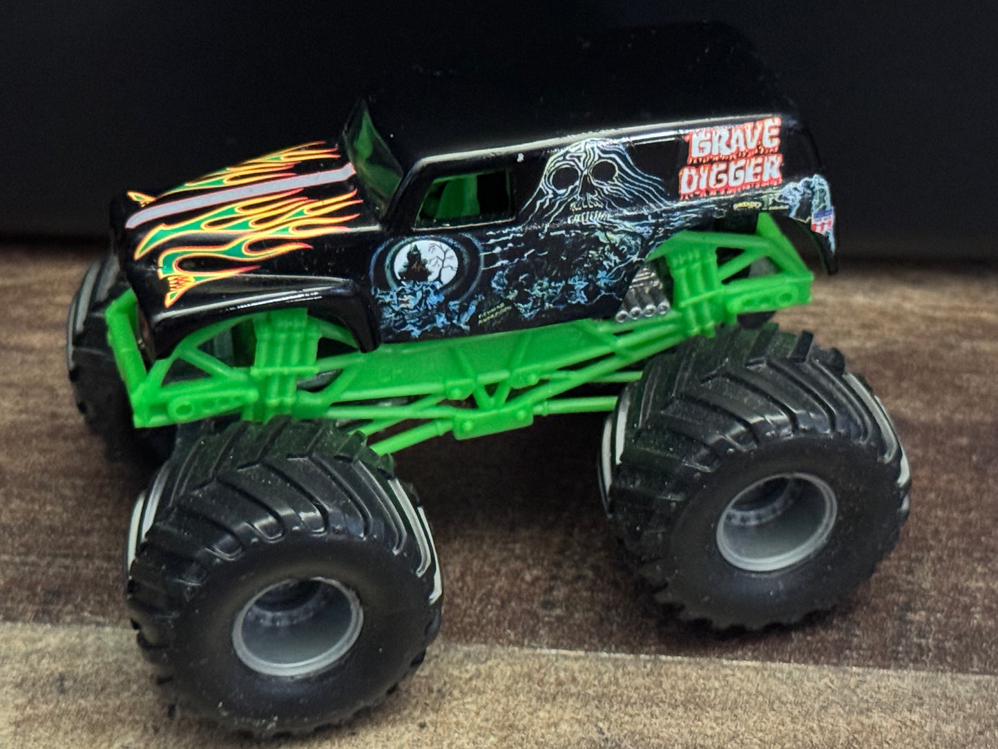 Hot Wheels Monster Jam Small Hub Grave Digger