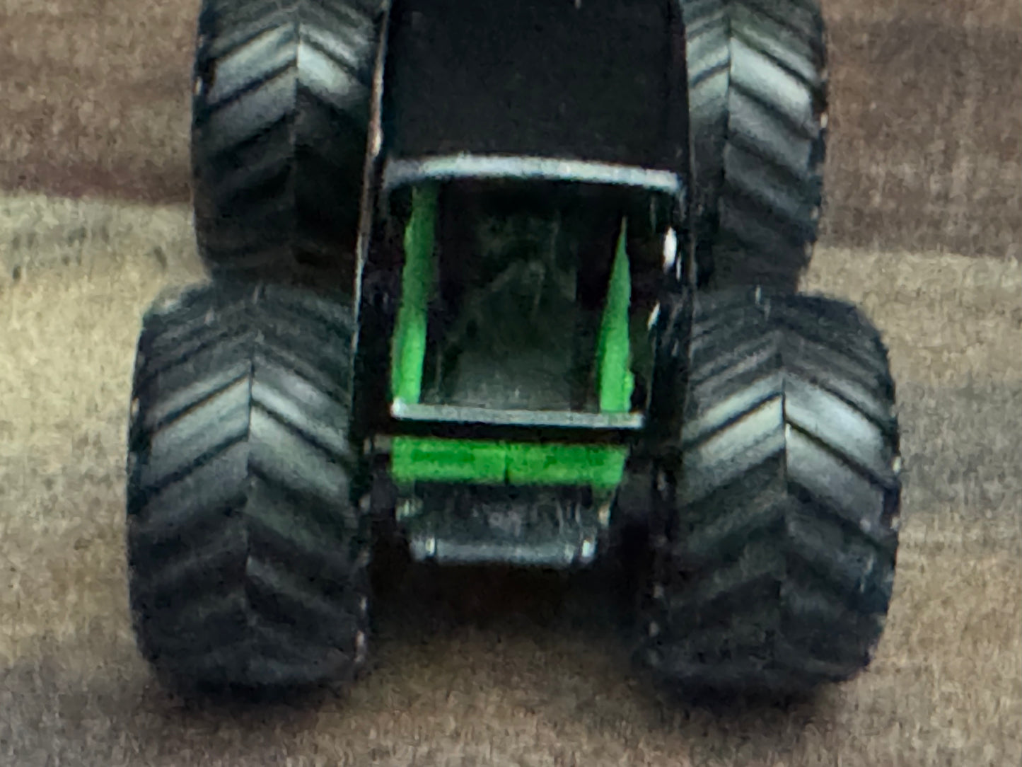 Hot Wheels Monster Jam Small Hub Grave Digger