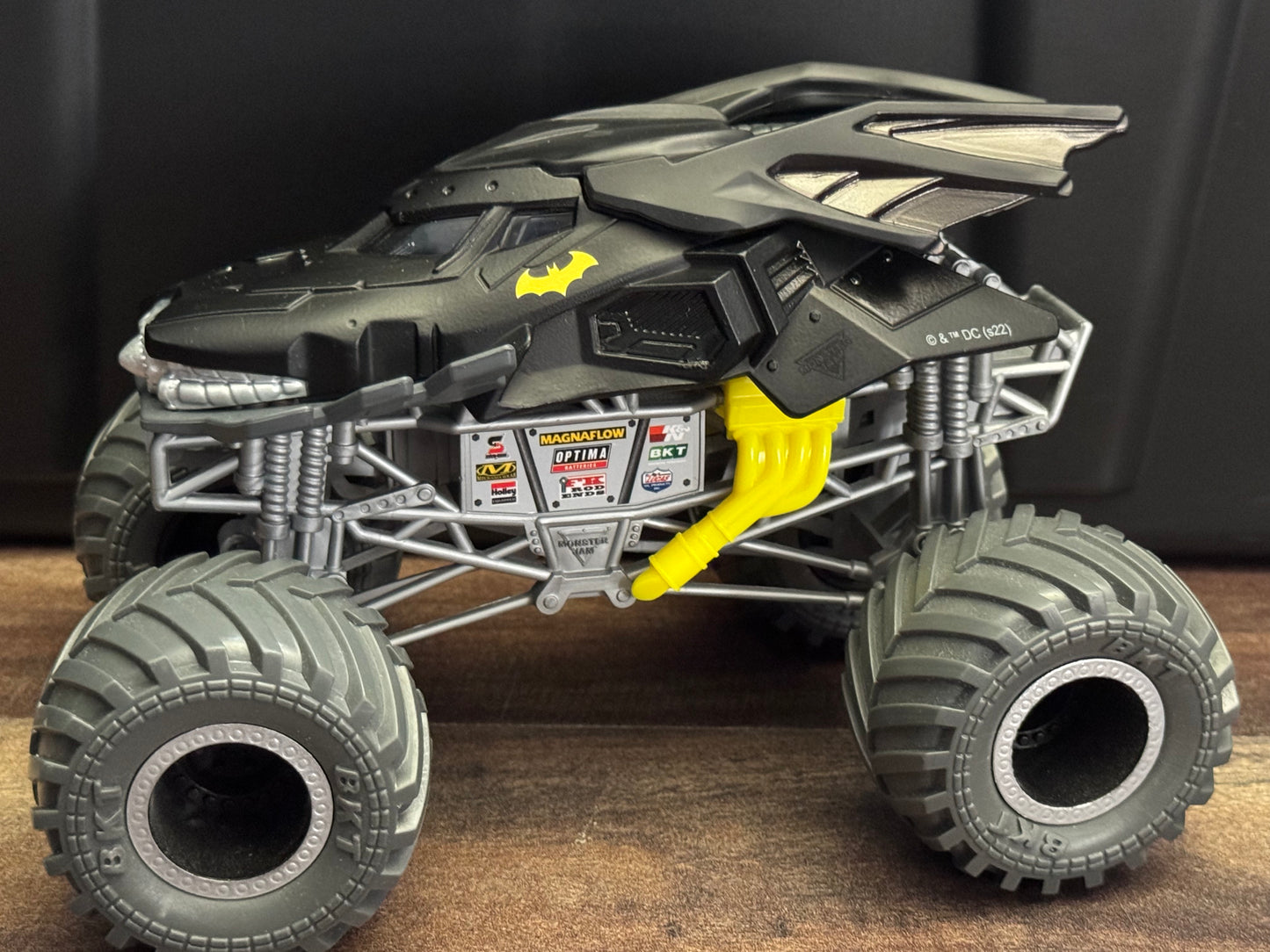 Spin Master Monster Jam 2023 1:24 Scale Batman Yellow & Black New Blister Pull
