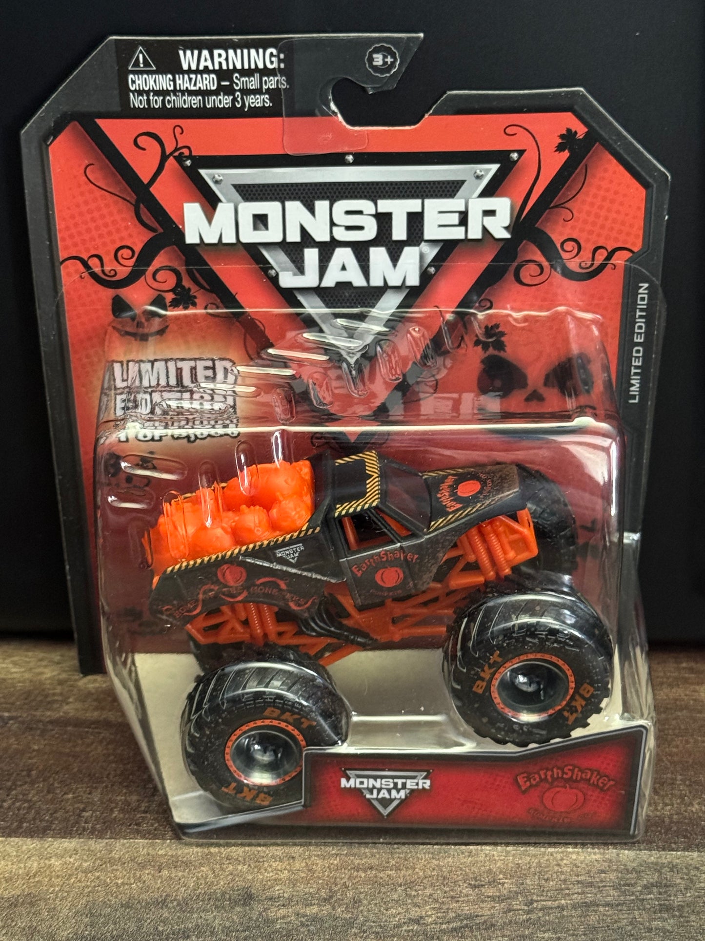 Spin Master Monster Jam 2023 Limited Edition Halloween Earth Shaker