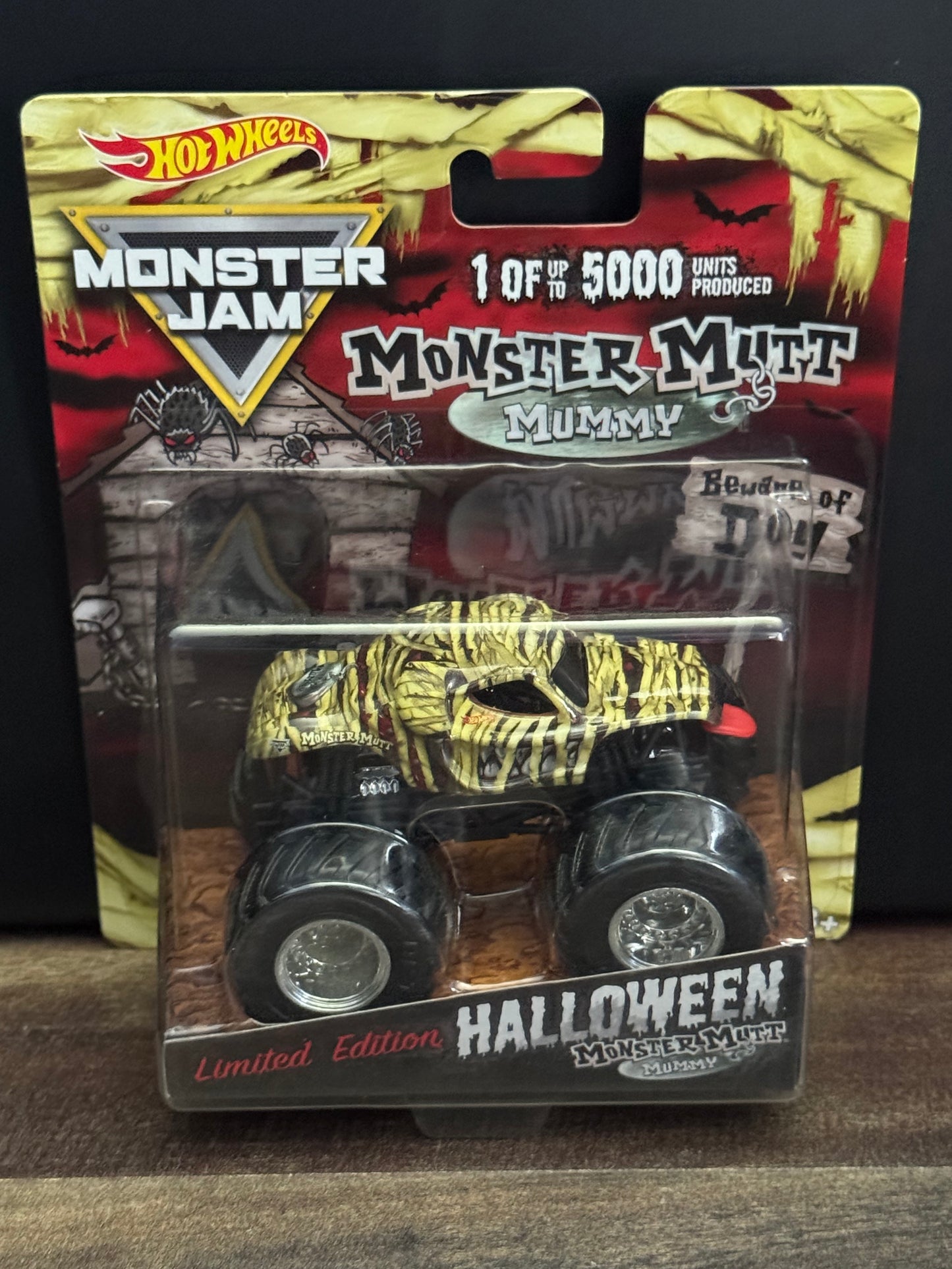 Hot Wheels Monster Jam 2018 Halloween Monster Mutt Mummy