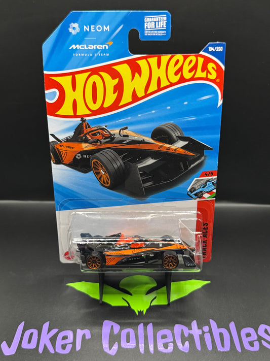 Hot Wheels 2025 Orange Black Neom McLaren Formula E Gen3 194/250 Track Aces 4/5 N Case