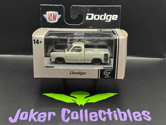 M2 Machines Detroit Muscle 1976 Dodge Adventurer 150 Custom R81 24-50