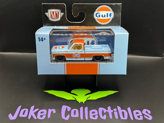 M2 Machines Gulf 1973 Chevrolet Cheyenne 10 WMTS19 25-20